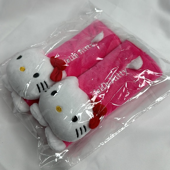 Sanrio HELLO KITTY Plush Car Seat Belt Extended Comfort Shoulder Pads - Picture 6 of 7